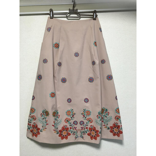 リリーブラウン 石原さとみ着用　花柄刺繍タイトスカート　ツィードスカート