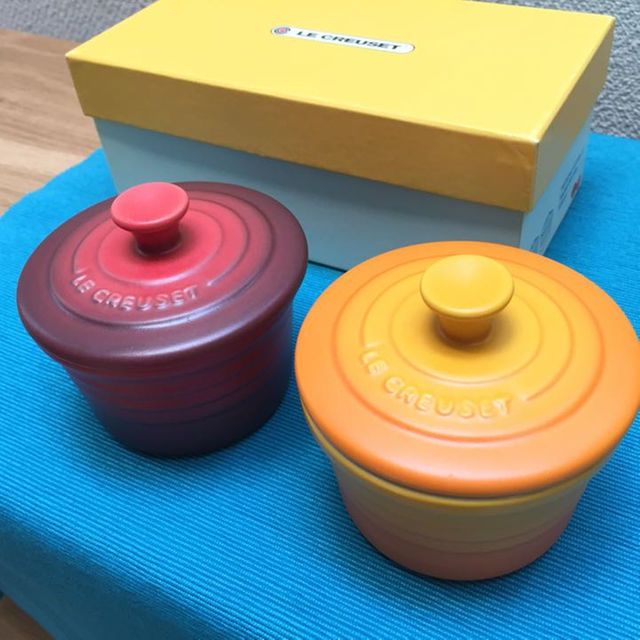 LE CREUSET(ルクルーゼ)の《最終値下げ》【未使用品】Le Creuset ラムカンS 蓋付き 2個セット インテリア/住まい/日用品のキッチン/食器(食器)の商品写真