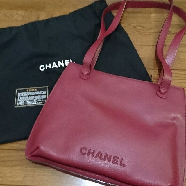 CHANEL(シャネル)のさらに値下げ CHANEL 美品 赤ショルダーバッグ レディースのバッグ(ショルダーバッグ)の商品写真