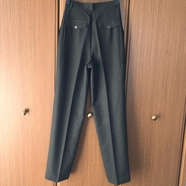 Grimoire(グリモワール)の新品 90’sCHELSEA 2Tuck ワイドテーパードタックパンツ レディースのパンツ(カジュアルパンツ)の商品写真