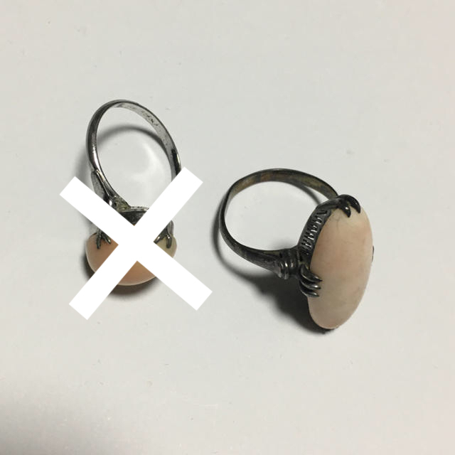 値下 珊瑚サンゴ 指輪 リング 昭和レトロ 希少なデザイン ヴィンテージ． レディースのアクセサリー(リング(指輪))の商品写真