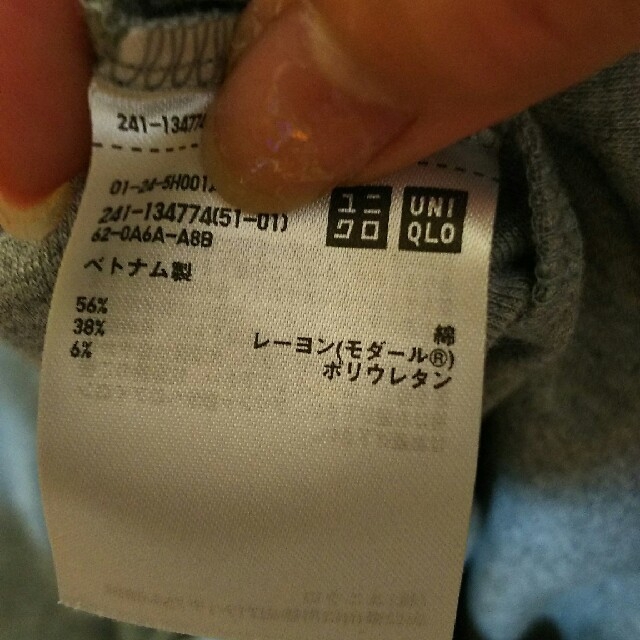 UNIQLO(ユニクロ)のUNIQLO グレーロングTシャツ１回着用のみ※美品 レディースのトップス(Tシャツ(長袖/七分))の商品写真