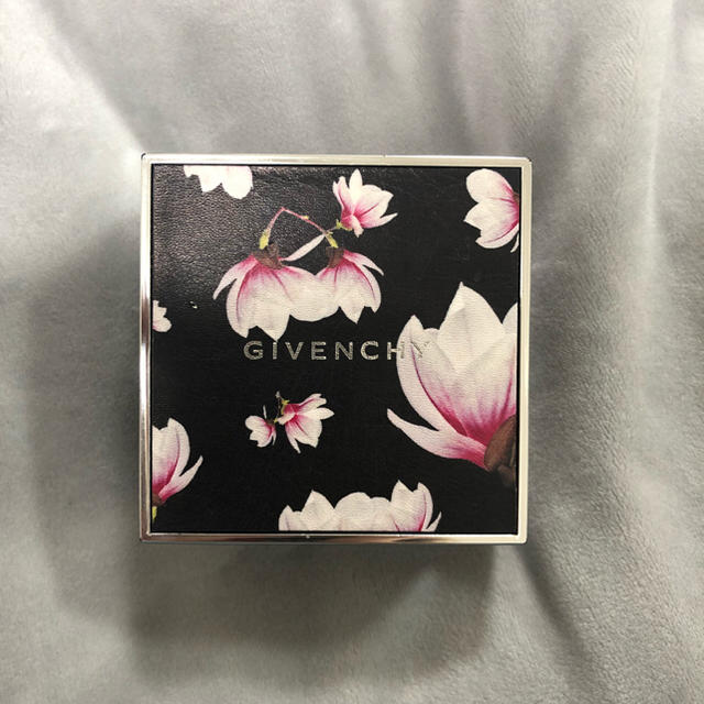 限定パッケージ GIVENCHY プリズムリーブル パステル