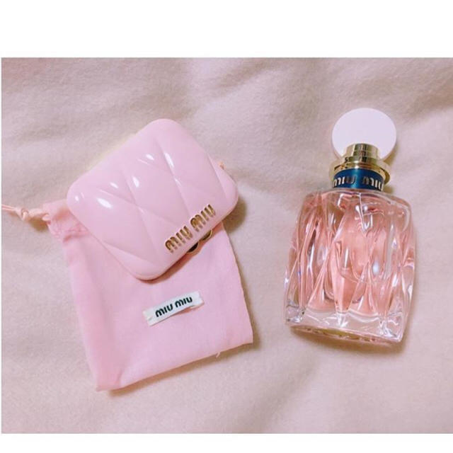 miumiu(ミュウミュウ)のラスト一点♡miumiu 香水 ミラーセット コスメ/美容の香水(香水(女性用))の商品写真
