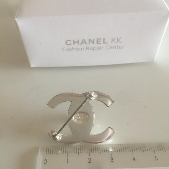M.fril様専用ひCHANEL ターンロック ブローチ - 1