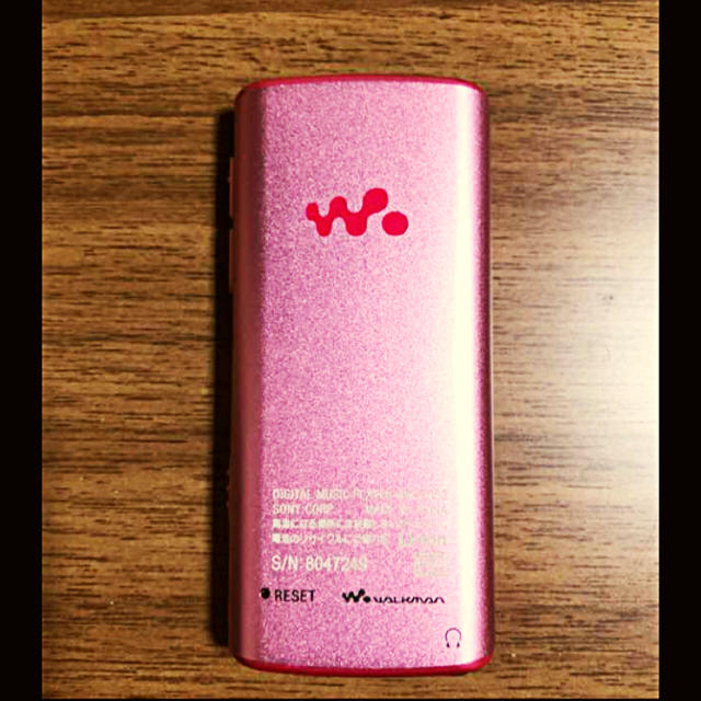 WALKMAN(ウォークマン)のウォークマン NW-E052K(ピンク) スマホ/家電/カメラのオーディオ機器(ポータブルプレーヤー)の商品写真