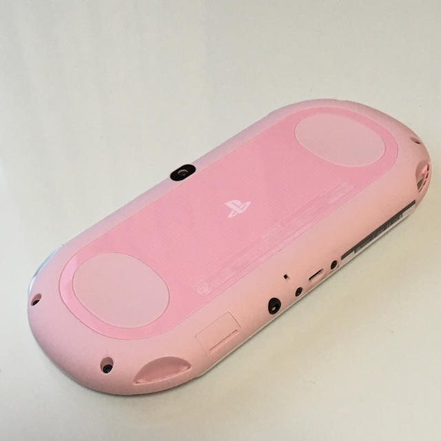 PlayStation Vita(プレイステーションヴィータ)のPSvita本体 PCH-2000 ライトピンク/ホワイト エンタメ/ホビーのゲームソフト/ゲーム機本体(携帯用ゲーム機本体)の商品写真