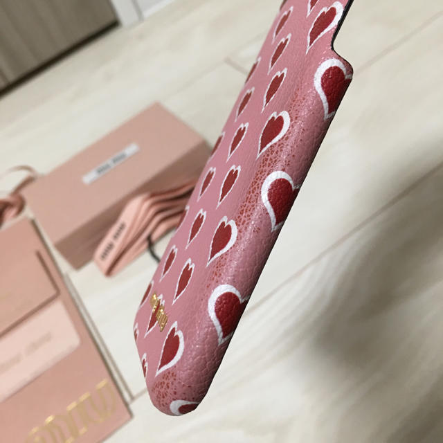 miumiu(ミュウミュウ)のmiumiu ハート iPhoneケース スマホ/家電/カメラのスマホアクセサリー(iPhoneケース)の商品写真