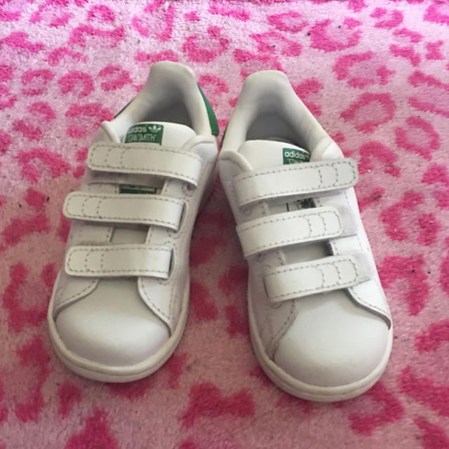 adidas(アディダス)のアディダススタンスミス緑 キッズ/ベビー/マタニティのベビー靴/シューズ(~14cm)(スニーカー)の商品写真