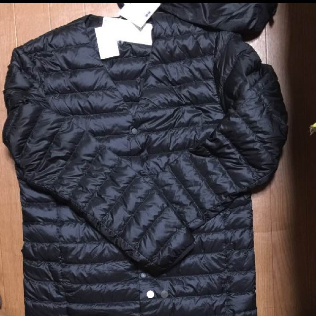 UNIQLO(ユニクロ)のユニクロ　ウルトラダウン　Ｖネック　ネイビー メンズのジャケット/アウター(ダウンジャケット)の商品写真