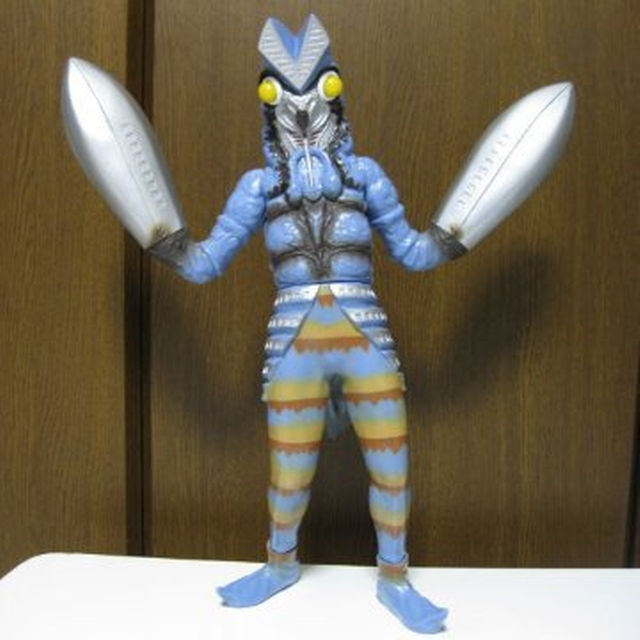 ウルトラマン　スーパービッグサイズソフビフィギュア　ＢＰ非売品　バルタン星人 | フリマアプリ ラクマ