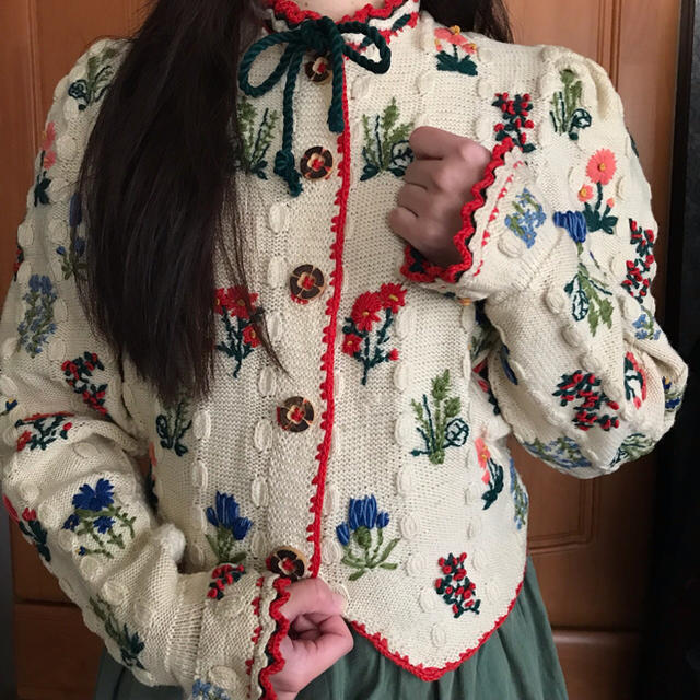 古着 花刺繍 ニットカーディガンの通販 by アンニュイ|ラクマ 古着 花刺繍 ニットカーディガンの通販 by アンニュイ|ラクマ