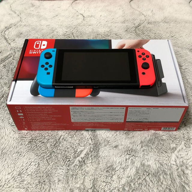 Nintendo Switch(ニンテンドースイッチ)のNintendo Switch ネオンカラー本体+マリオオデッセイ+攻略本セット エンタメ/ホビーのゲームソフト/ゲーム機本体(家庭用ゲーム機本体)の商品写真