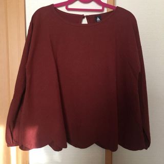 メルロー(merlot)の最終値下げ merlot(メルロー)裾スカラップトップス(カットソー(長袖/七分))