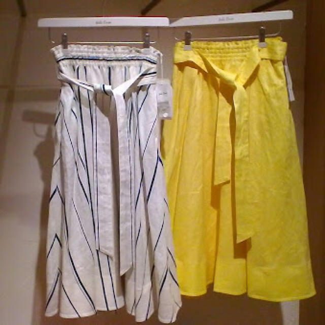 Mila Owen(ミラオーウェン)のMila Owen ウエストリボンリネンフレアスカート レディースのスカート(ひざ丈スカート)の商品写真