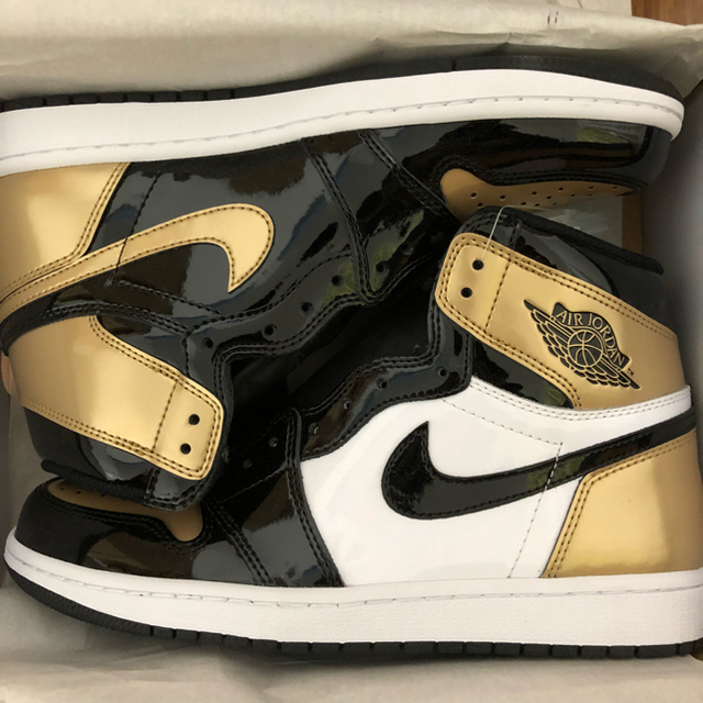 NIKE(ナイキ)のNIKE AIR JORDAN 1 RETRO HIGH OG NRG GOLD メンズの靴/シューズ(スニーカー)の商品写真