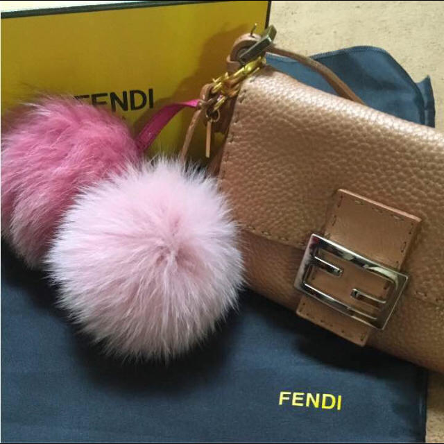 FENDI(フェンディ)のフェンディ  ファーチャーム ピンク ハンドメイドのファッション小物(バッグチャーム)の商品写真