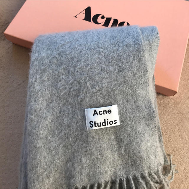 ACNE(アクネ)のacneストール中古 レディースのファッション小物(ストール/パシュミナ)の商品写真