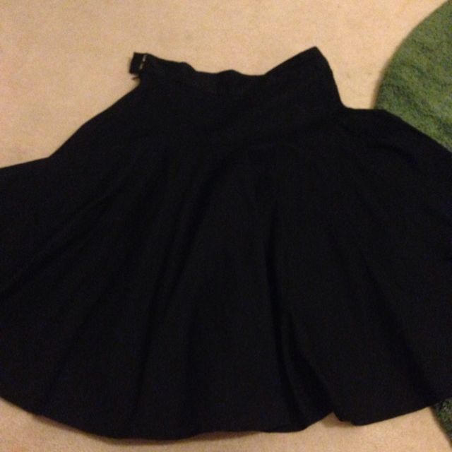 SLY(スライ)のSLY黒ブラックフレアスカート レディースのスカート(ひざ丈スカート)の商品写真