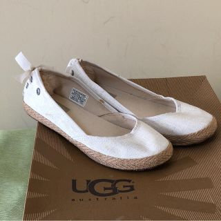 アグ(UGG)の〇 UGG リボン フラットシューズ スリッポン(その他)