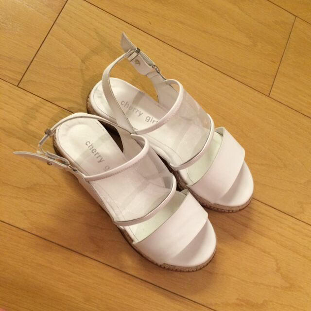 ホワイト★サンダル★ペタンコ★ レディースの靴/シューズ(サンダル)の商品写真
