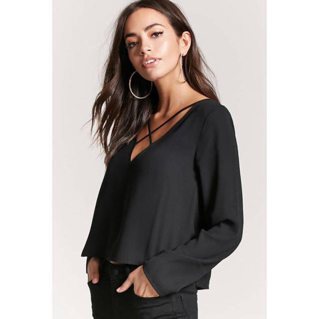 FOREVER 21(フォーエバートゥエンティーワン)のVネック ノーカラー シャツ トップス ブラウス レディースのトップス(シャツ/ブラウス(長袖/七分))の商品写真