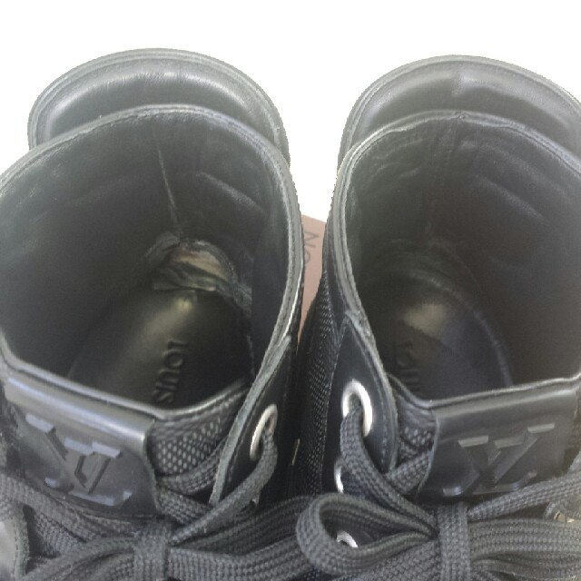 LOUIS VUITTON(ルイヴィトン)の直営店購入　正規品　ルイヴィトン　ハイカット　黒ダミエ　US8 メンズの靴/シューズ(スニーカー)の商品写真