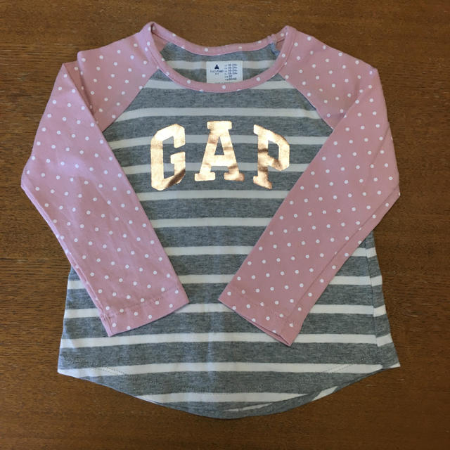 babyGAP(ベビーギャップ)のGAPロンＴ 90 キッズ/ベビー/マタニティのキッズ服女の子用(90cm~)(Tシャツ/カットソー)の商品写真