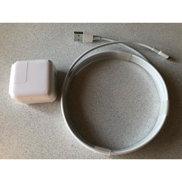 Apple(アップル)のiPad用 充電器 スマホ/家電/カメラのPC/タブレット(タブレット)の商品写真