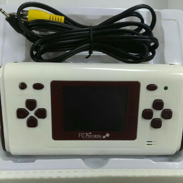 PlayStation Portable(プレイステーションポータブル)のFCゲーム機【携帯型ファミコン】 エンタメ/ホビーのゲームソフト/ゲーム機本体(携帯用ゲーム機本体)の商品写真