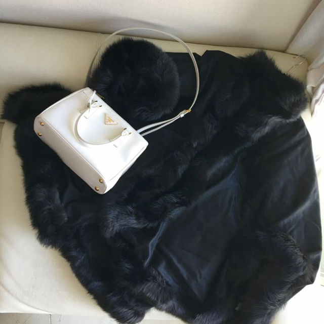 【ネイサンさま専用】ファー ケープ レディースのジャケット/アウター(毛皮/ファーコート)の商品写真