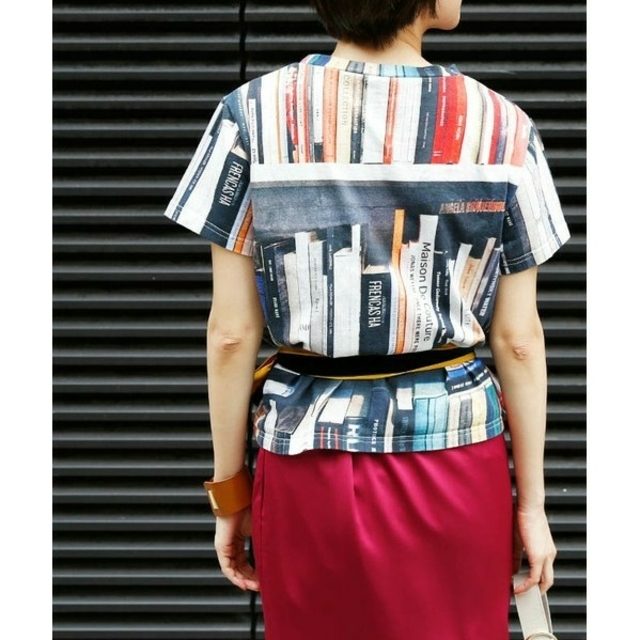 Ameri VINTAGE(アメリヴィンテージ)の【新品】AMERI / MANY BOOKS TEE レディースのトップス(Tシャツ(半袖/袖なし))の商品写真