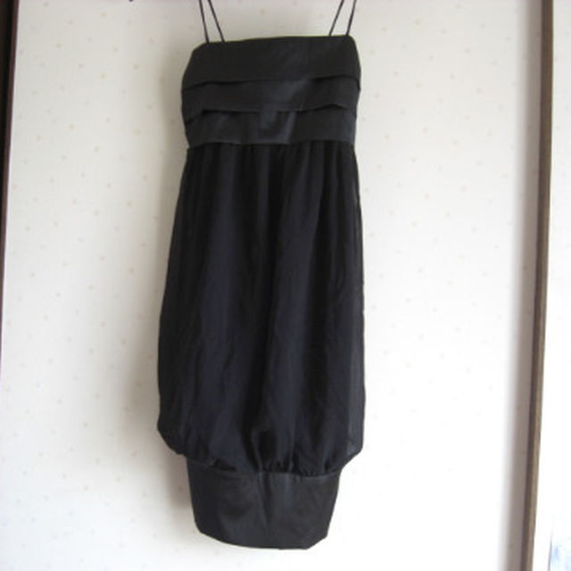 ZARA(ザラ)のザラ　ブラック　ドレス　S　中古　すごい値下げ レディースのワンピース(ひざ丈ワンピース)の商品写真
