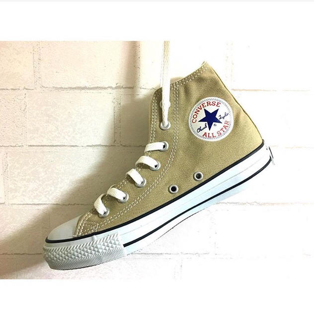 CONVERSE(コンバース)のコンバース ベージュ ハイカット 23.5cm レディースの靴/シューズ(スニーカー)の商品写真