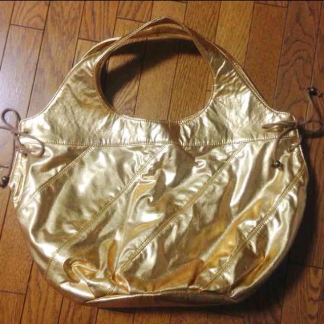 COCUE(コキュ)の美品COCUE ゴールドのトートバッグ レディースのバッグ(トートバッグ)の商品写真