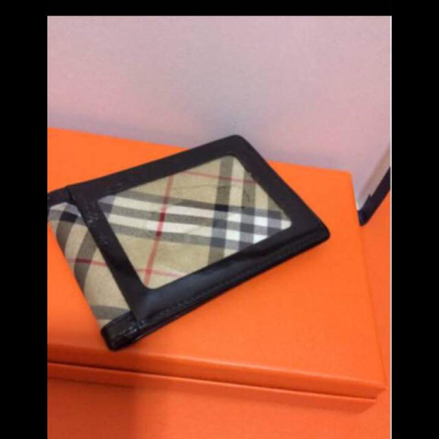 BURBERRY(バーバリー)の本物バーバリーブルレの黒×チェックのカードケースパスケース レディースのファッション小物(名刺入れ/定期入れ)の商品写真