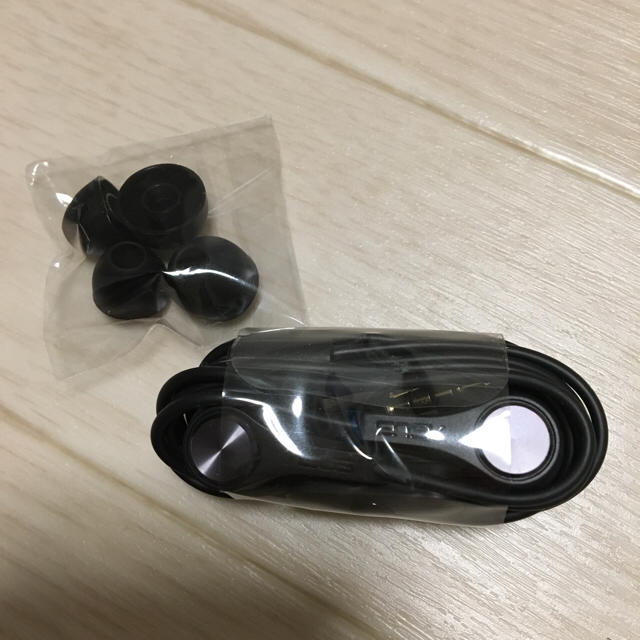 zenfone3 イヤホン スマホ/家電/カメラのオーディオ機器(ヘッドフォン/イヤフォン)の商品写真