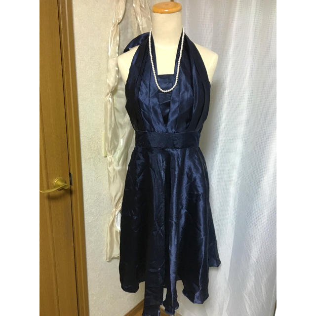 ＊ホルターネックドレス 膝丈 美品 レディースのフォーマル/ドレス(ミディアムドレス)の商品写真