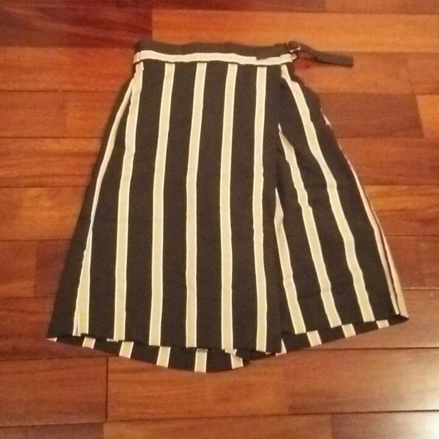MURUA(ムルーア)のMURUAスカートパンツ 新品未使用 レディースのスカート(ひざ丈スカート)の商品写真