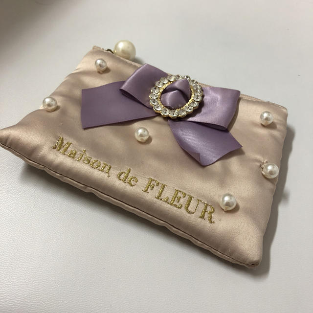 Maison de FLEUR(メゾンドフルール)のMaison de FLEUR ティッシュケース パール ビジュー レディースのファッション小物(その他)の商品写真