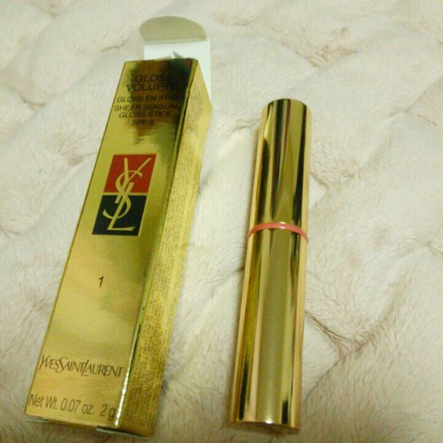 Yves Saint Laurent Beaute(イヴサンローランボーテ)の新品未使用 イヴ・サンローラン リップグロス スティック コスメ/美容のベースメイク/化粧品(その他)の商品写真