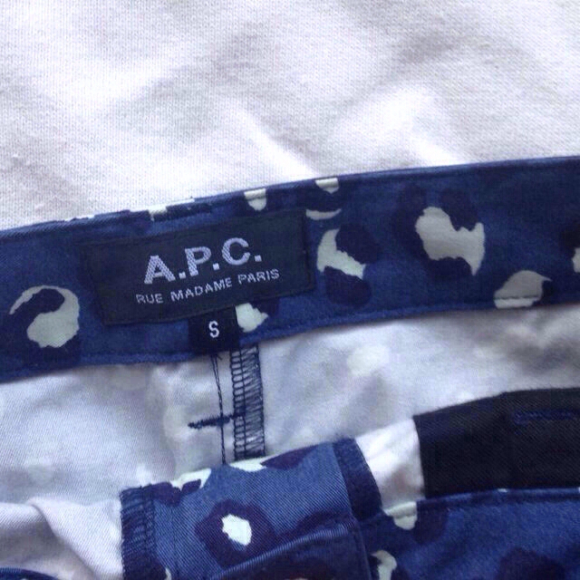 A.P.C(アーペーセー)のchicなレオパード柄 レディースのスカート(ミニスカート)の商品写真