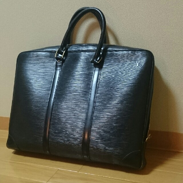 (セール品) LOUIS VUITTON エピビジネスバック