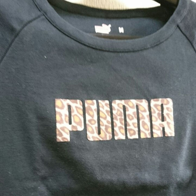 PUMA(プーマ)のプーマTシャツ　ロゴヒョウ柄　可愛い　スポーツブランド レディースのトップス(その他)の商品写真