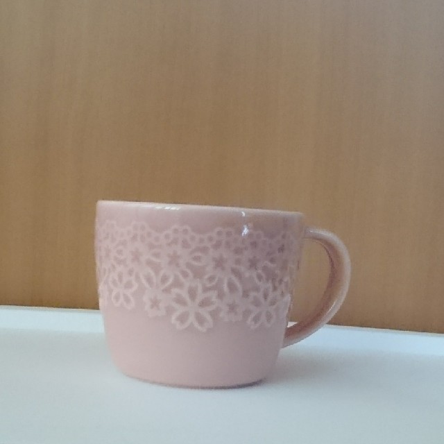 Starbucks Coffee(スターバックスコーヒー)のスターバックス sakura2018マグレースエンボス 237ml インテリア/住まい/日用品のキッチン/食器(グラス/カップ)の商品写真