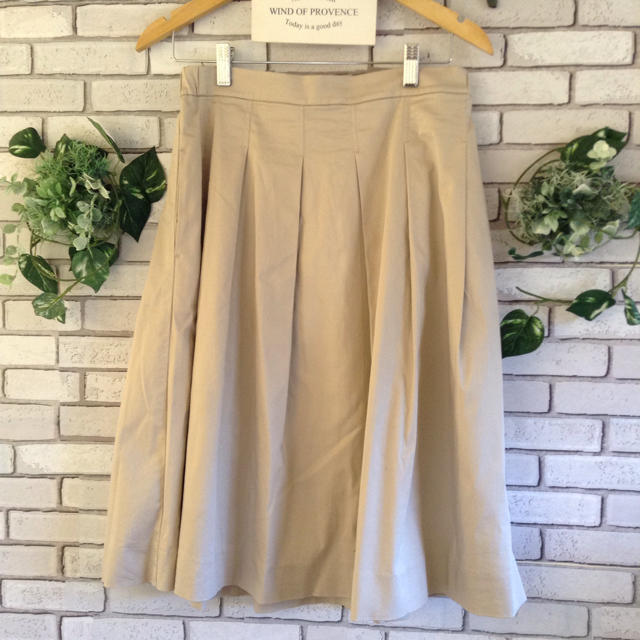 UNIQLO(ユニクロ)のLサイズ UNIQLO スカート ベージュ レディースのスカート(ロングスカート)の商品写真