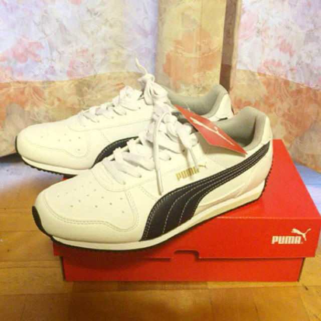 PUMA(プーマ)の新品未使用☆プーマ スニーカー 23.5 白 ブルー ネイビー レディースの靴/シューズ(スニーカー)の商品写真