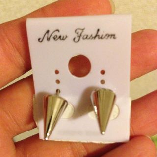 スタッズピアス(ピアス)