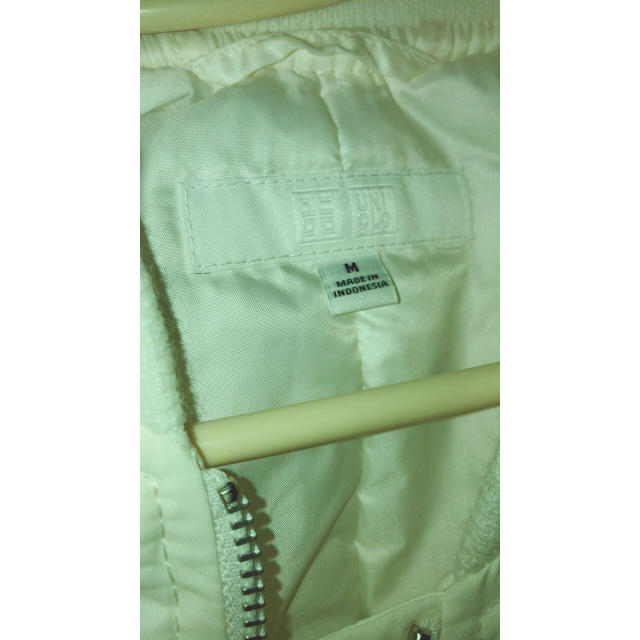 UNIQLO(ユニクロ)のUNIQLO ユニクロ MA-1 白 Mサイズ美品 レディースのジャケット/アウター(ブルゾン)の商品写真
