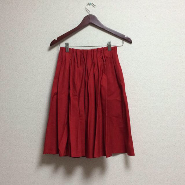 tip top(ティップトップ)の赤スカート レディースのスカート(ひざ丈スカート)の商品写真
